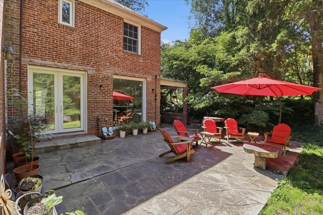 Building Photo - 3221 Coquelin Terrace