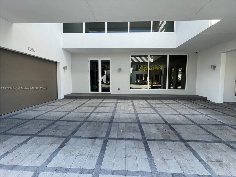 Building Photo - 10250 NW 74th Ter