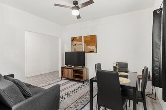 Building Photo - 2213 E 18th Ave