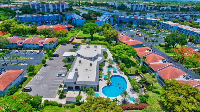 Building Photo - 6525 S Oriole Blvd