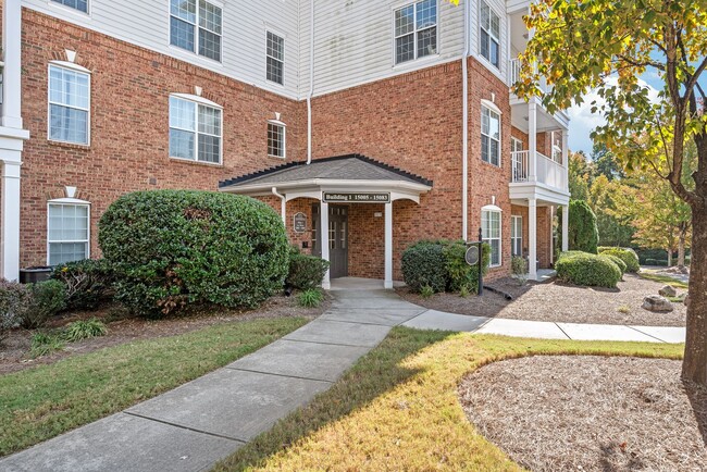 Building Photo - 2 Bed, 2 Bath in the Heart of Ballantyne!