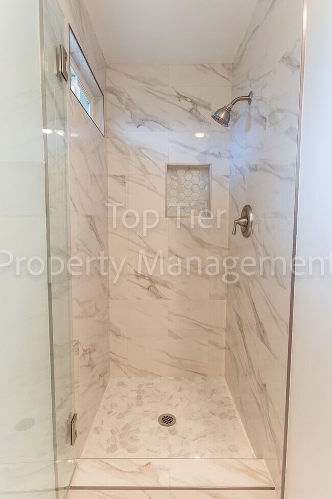 Building Photo - Charming Mid-Century Home | 4BR, 3BA | 2,424 Sq Ft | 8,400 Sq Ft Lot | Prime La Jolla Location**$...