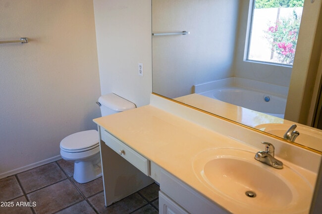 Building Photo - 898 E Monterey St