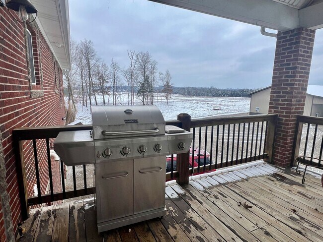 Building Photo - Gorgeous brick home with room to roam!
