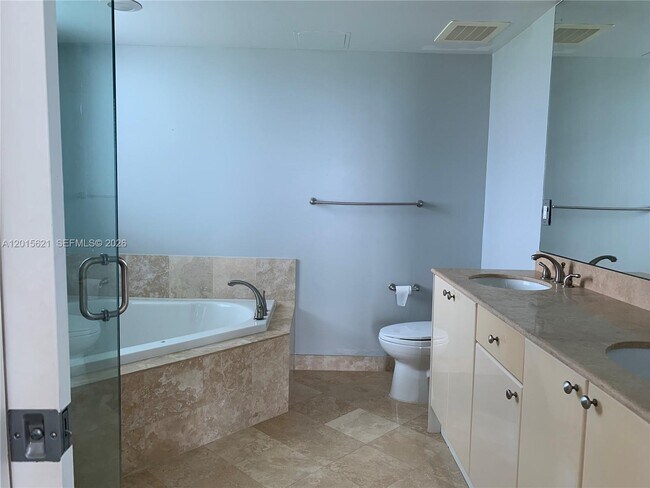 Building Photo - 1745 E Hallandale Beach Blvd