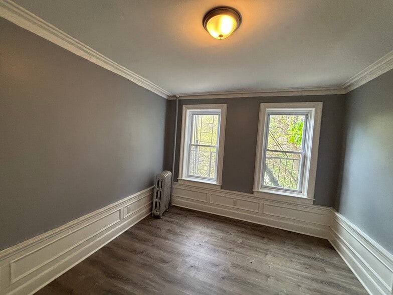 Building Photo - 645 Bergen Ave