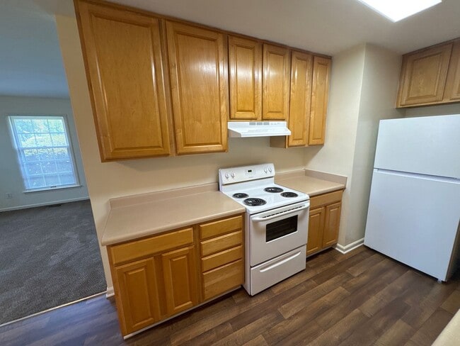 Building Photo - Quiet 2BR Duplex Living Near Old Hickory Lake
