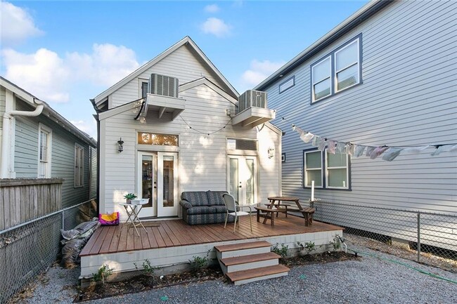 Building Photo - 7512 Freret St