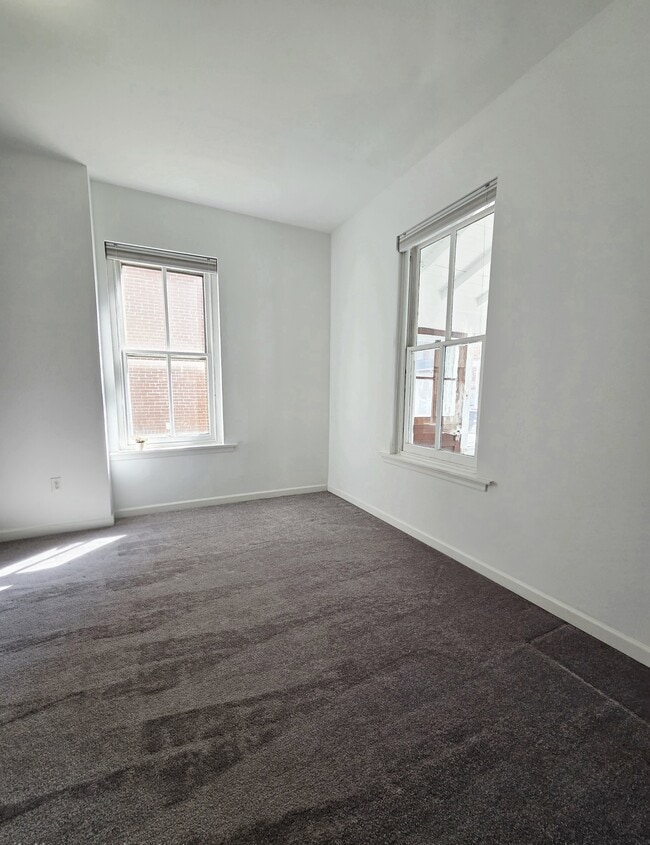 Building Photo - 21 S 4th St