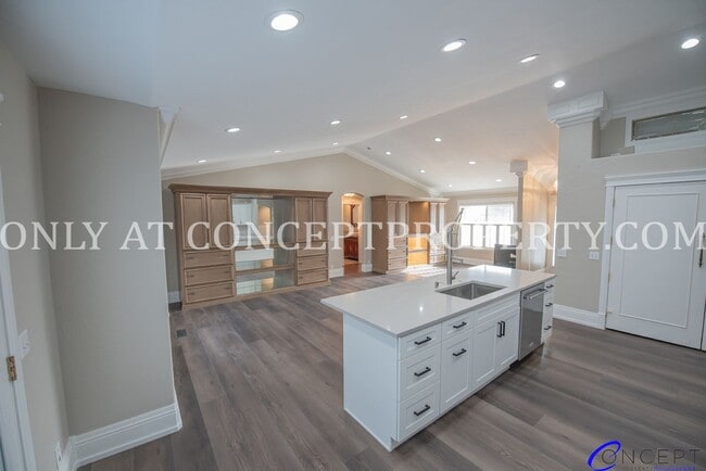 Building Photo - Attractive 4 Bed 3 Bathroom Home: Backing Park - 2 Car Garage