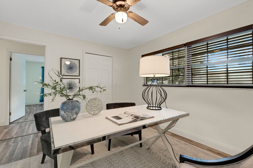 Building Photo - 1100 Pinellas Point Dr S