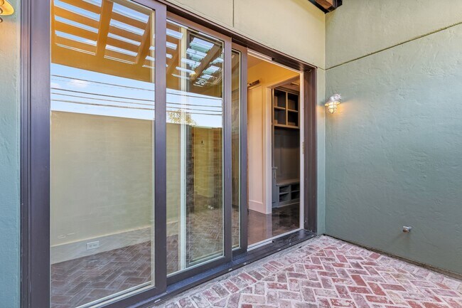 Building Photo - 3610 Oak Forest Dr
