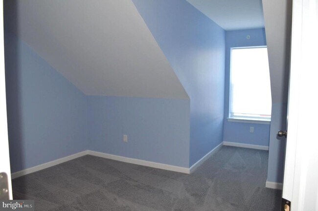 Building Photo - 327 S Adams St