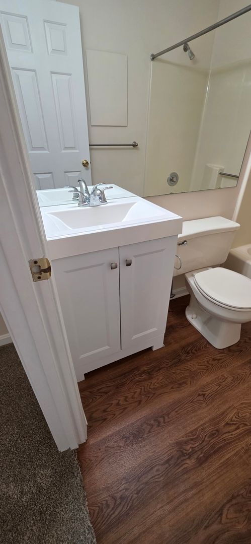 Building Photo - Ideal Living: Beautifully Designed 2 Bedroom Townhouse!