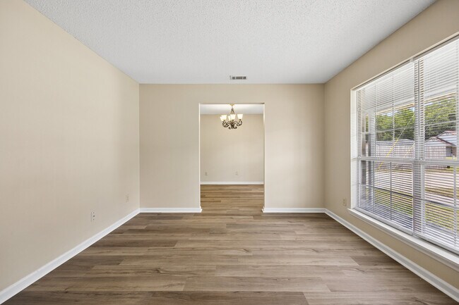 Building Photo - 972 Birchfield Dr
