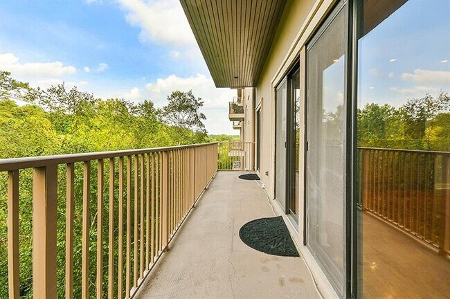 Building Photo - 2865 Lenox Rd NE