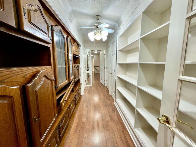 Building Photo - Spacious 6-Bedroom Gem In Fayetteville!