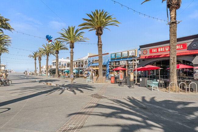 Nearby Bars & Restaurants - 1720 Ardmore Ave