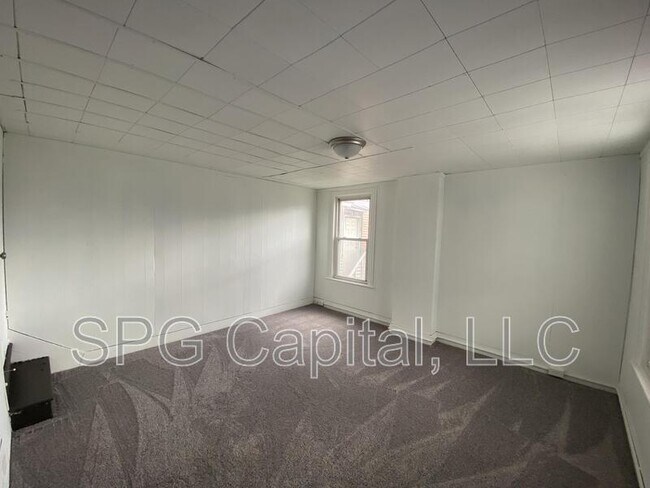 Building Photo - 340 S 2nd St