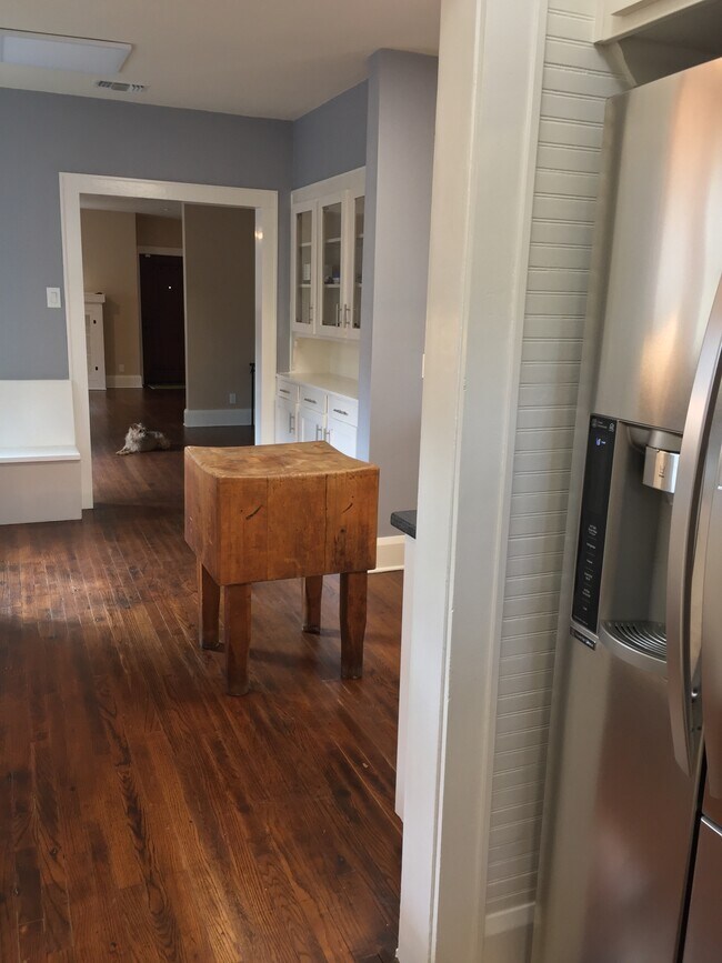 Building Photo - 301 Clifford St