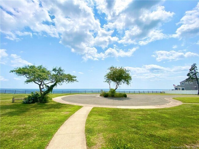 Building Photo - 208 Point Beach Dr