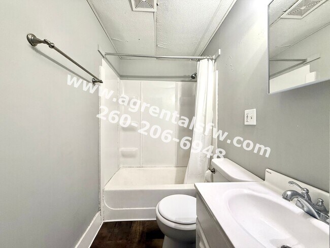 Building Photo - 209 S West St