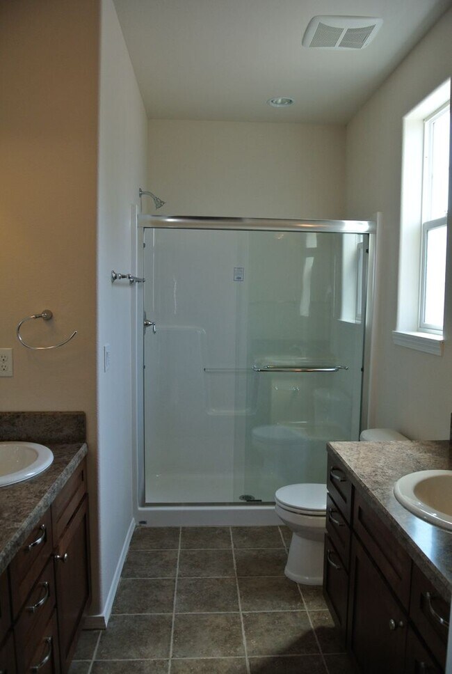 Building Photo - November Rent FREE ~ Spread Out and Live L...