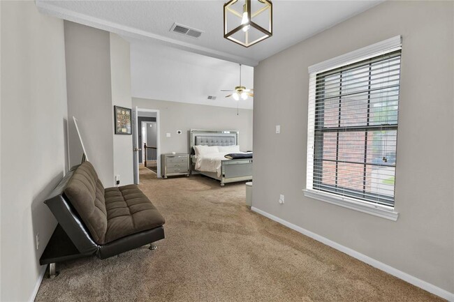 Building Photo - 25823 Lake Lawn Dr