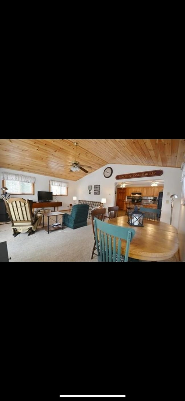 Building Photo - 485 Pine Rd