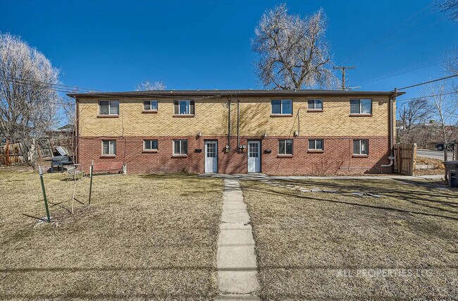 Building Photo - 1005 Newton St