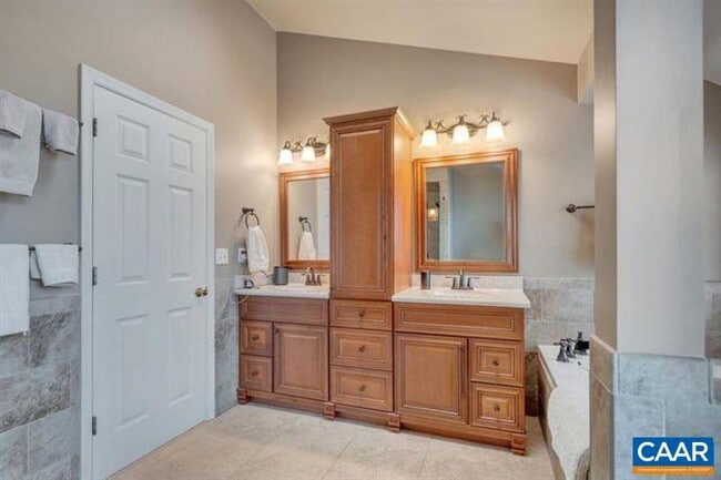 Building Photo - 1150 River Oaks Ln