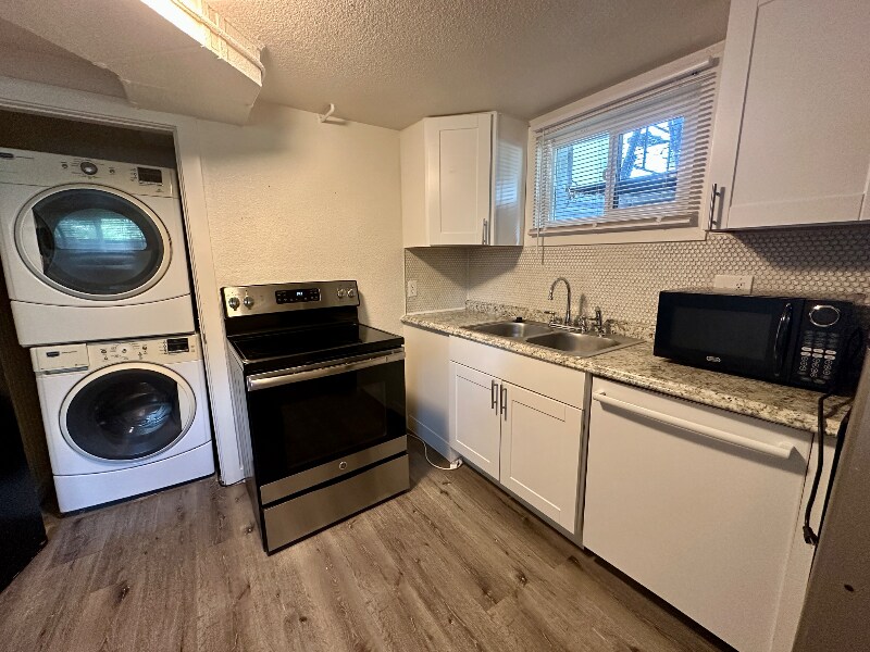 Building Photo - 821 31st Ave