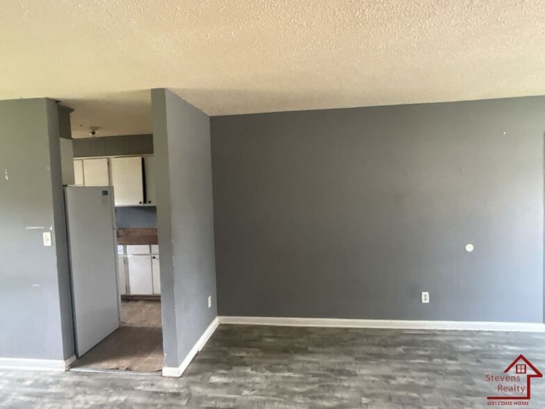 Building Photo - 411 Elm Ave