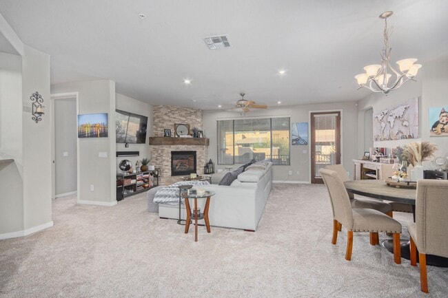 Building Photo - Beautiful Scottsdale townhome with perfect...