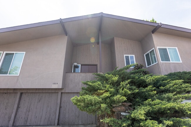 Building Photo - 1855 Alpha St