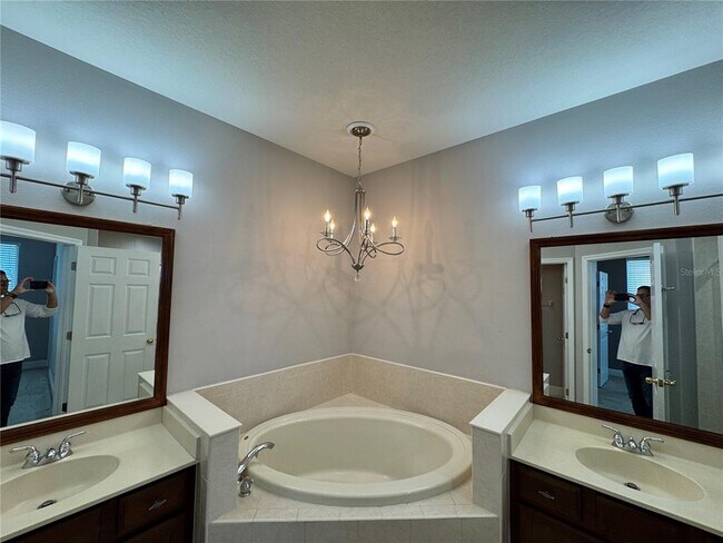 Building Photo - 1143 Venetian Harbor Dr NE