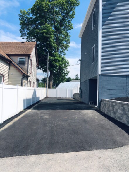 Building Photo - 43 Oread St