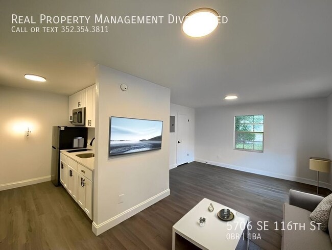 Building Photo - 5706 SE 116th St