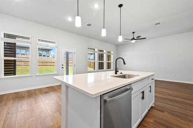 Building Photo - 11808 Seaside Wds Dr