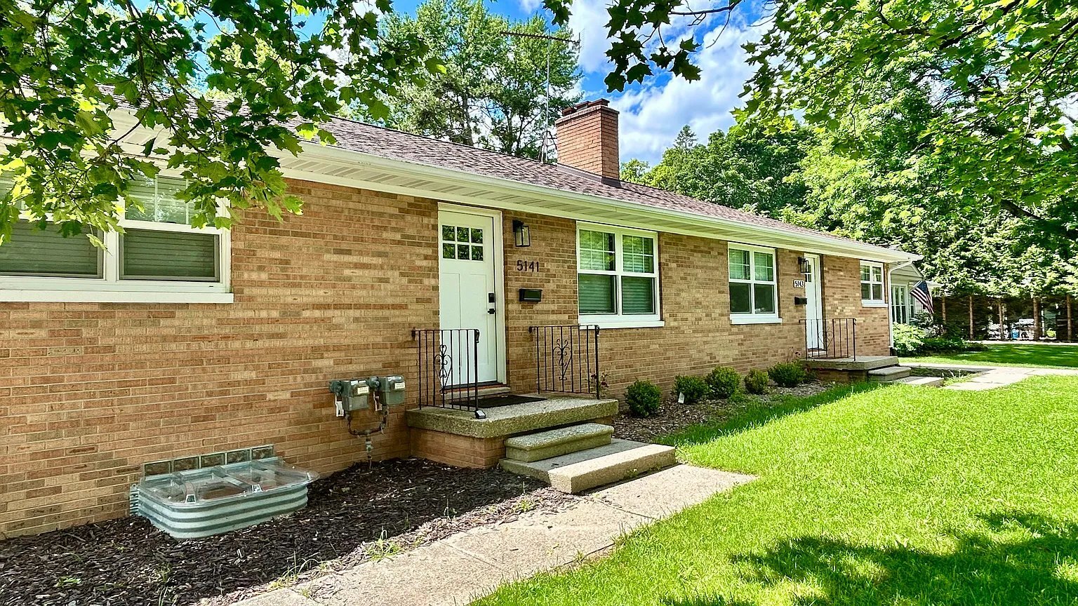 Building Photo - 5141 E Brookfield Dr