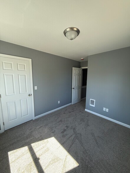 Berm 3 - 4142 Avalon St