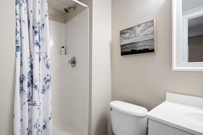 Building Photo - 215 Venus Ct