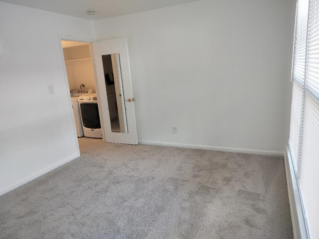 Building Photo - 500 Barberton Dr