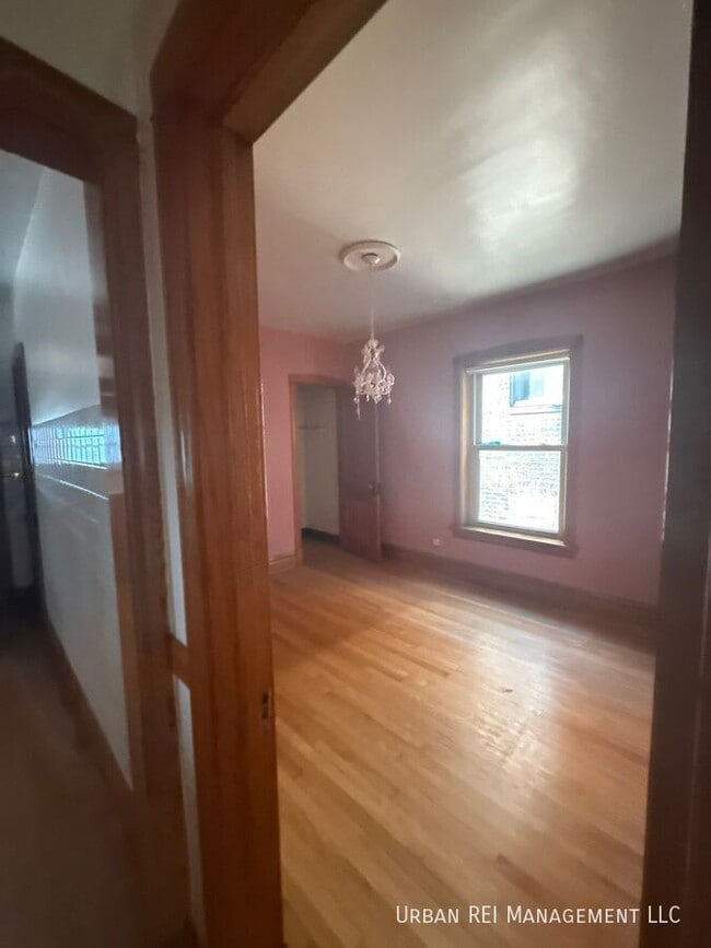 Building Photo - 3342 S Lowe Ave