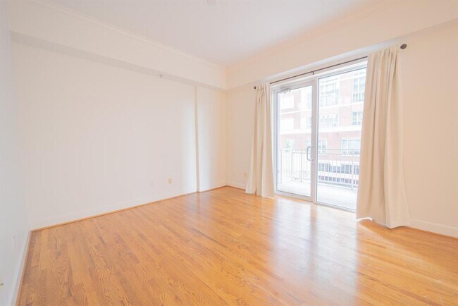 Building Photo - 2520 Robinhood St