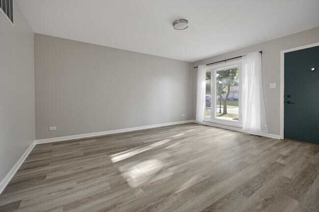 Building Photo - 1031 Maple Ln