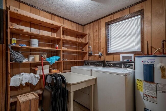 Building Photo - 158 New Beason Well Rd, Kingsport Tn 37660