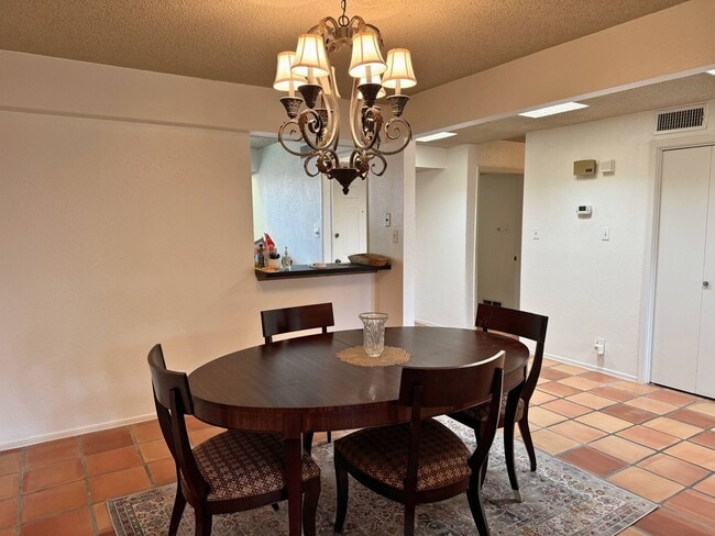 Building Photo - 2 Bed 2 Bath HOA Property