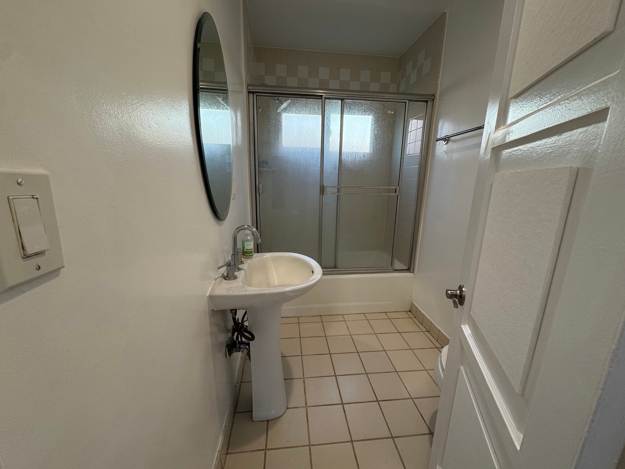 Building Photo - 6122 S Fairfax Ave