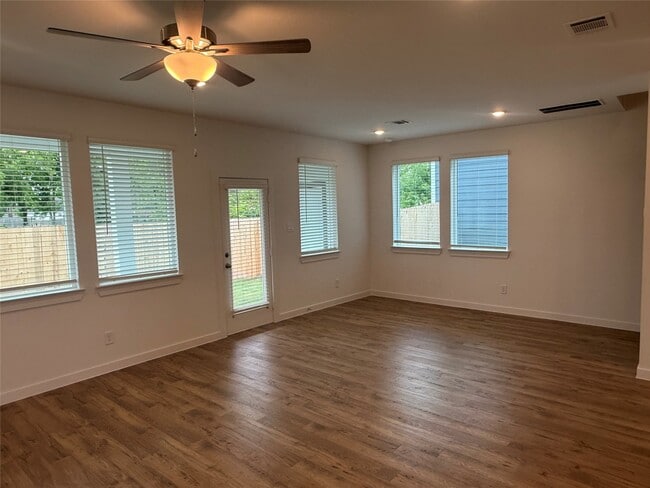 Building Photo - 2034 Olivos St